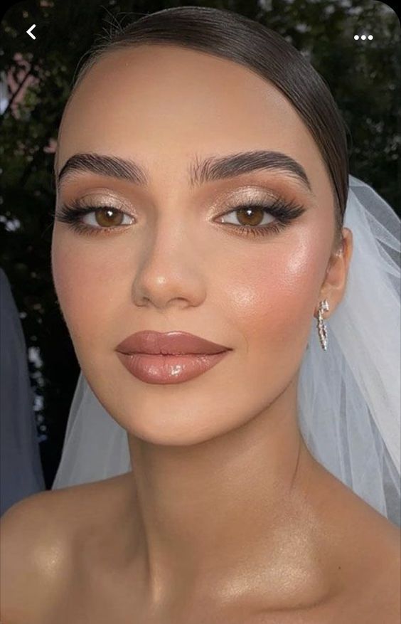 Brown Eye Wedding Makeup Natural Looks, Bridal Makeup Red Lipstick, Neutral Bridal Makeup Indian, Bride Makeup Brown Eyes, Glam Bride Makeup, Soft Bridal Makeup, Gothic Tattoos, Mekap Mata, Wedding Makeup Bride