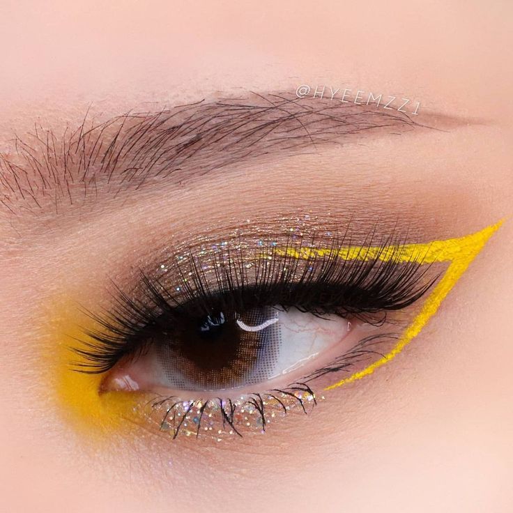 Yellow Makeup, Bold Makeup Looks, Graphic Makeup, Eye Makeup Pictures, Beautiful Eye Makeup, Eye Makeup Designs, Makeup Eye Looks, Bold Makeup, Creative Eye Makeup