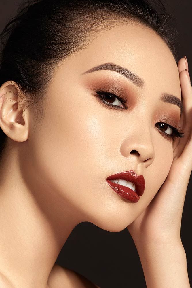 Do you wonder how to apply makeup to Asian eyes so that to compliment them most? You do not need to worry because we have a guide that will help you enhance your eyes. #makeup #makeuplover #makeupjunkie #asianeyes Impressive Makeup, Asian Makeup Looks, Wedding Makeup For Brown Eyes, Make Up Tutorials, Stunning Makeup, Asian Eye Makeup, Asian Eyes, Eye Makeup Tips, Asian Makeup