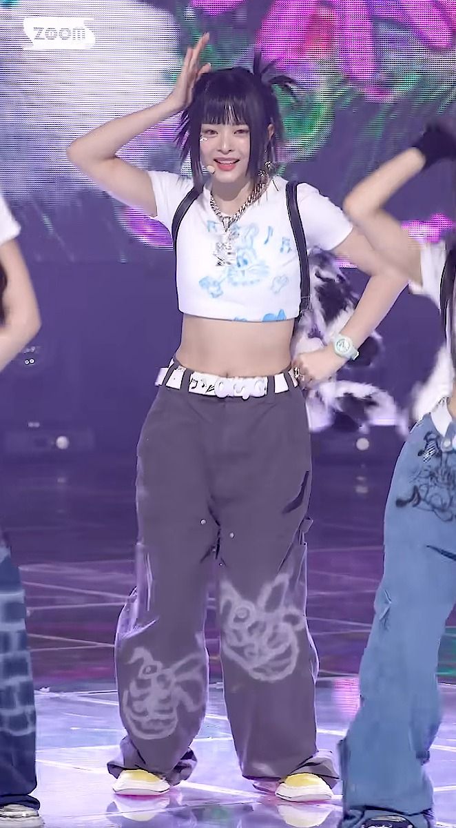 New Jeans Stage Outfit Omg, New Jeans Inspired Outfit Kpop Omg, New Jeans Outfit Inspo Kpop Omg, Newjeans Outfits Kpop Y2k, Newjeans Y2k Outfit, New Jeans Omg Outfits Stage, Newjeans Outfits Omg, Kpop New Jeans Outfit, New Jeans Style Outfit Kpop