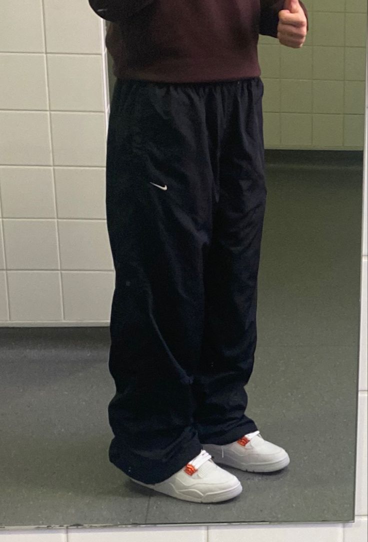 Nike Track Pants Outfits, Y2k Track Pants, Track Pants Outfit, Oversize Outfit, Mens Smart Casual Outfits, Smart Casual Menswear, Pants Outfit Men, Famous Outfits, Outfits For Men