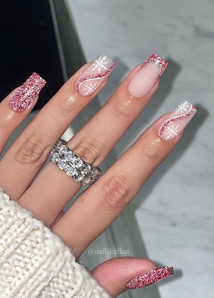 Christmas Nail Designs Acrylic, Pink Sparkly Nails, Christmas Nails Glitter, Fingernail Ideas, Nail Art Noel, New Years Nail Designs, Winter Nails Acrylic, Cute Christmas Nails, Nails 2022