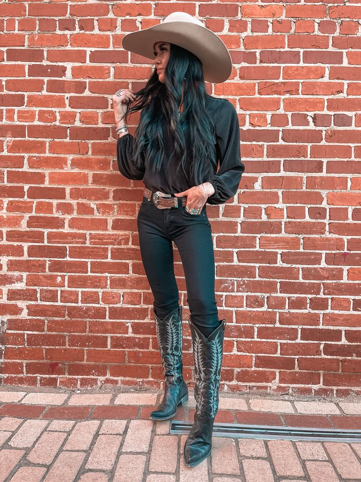 2023 Nfr Fashion, Brown And Black Cowgirl Outfit, Cowgirl Attire For Women, All Black Cowgirl Outfit Rodeo, Gothic Country Aesthetic Outfits, Rocker Cowgirl Style, Western Gothic Aesthetic Fashion, Subtle Cowgirl Outfit, Business Cowgirl Outfits