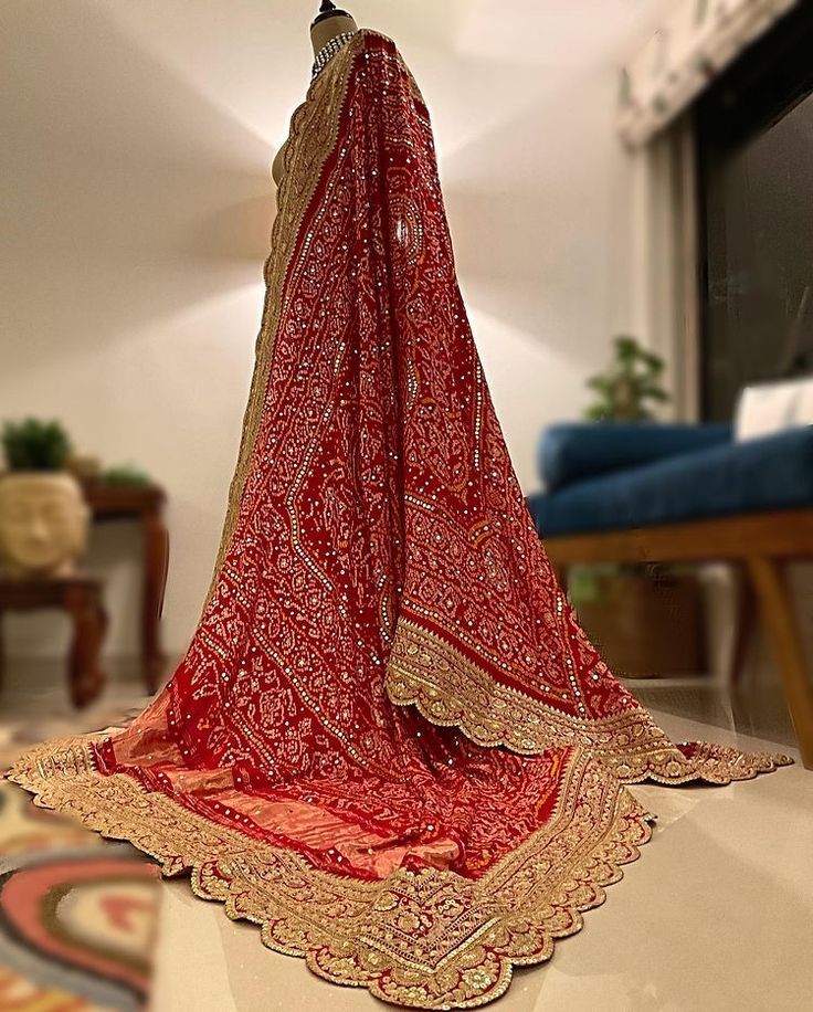 Dulhan Dupatta Indian Bridal, Diwali Dresses, Designer Bridal Lehenga Choli, Rajputi Dress, Saree Wearing Styles, Bridal Dupatta, New Saree Designs, Wedding Lehenga Designs, Indian Bride Outfits