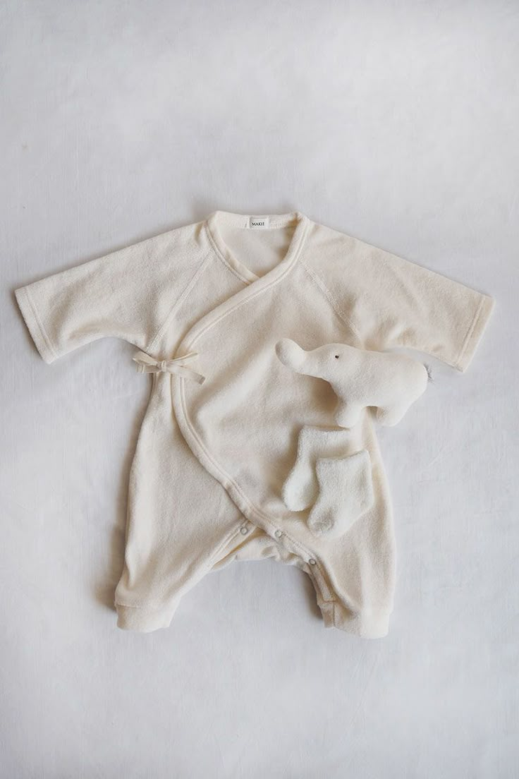 Perfect gift to celebrate the birth of a newborn baby. The gift set includes 1 Pile First Hadagi Ivory, 1 Ivory Elephant Rattle & 1 pair of White Pile Socks. Summer Newborn Outfits Neutral, Baby Jackets, Gender Neutral Newborn Clothes, Unisex Newborn Clothes, New Born Clothes, Baby Clothes Gender Neutral, Newborn Clothing, Beige Baby, Baby Wrap