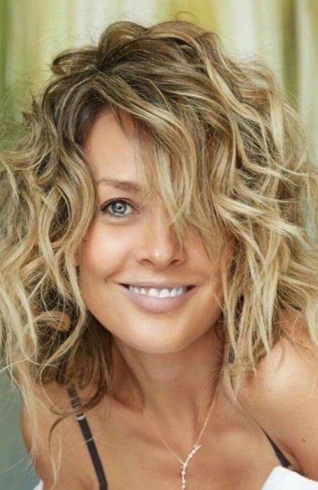 Medium Length Wavy Hair, Thick Wavy Hair, Wavy Haircuts, Medium Curly Hair Styles, Natural Wavy Hair, Haircuts For Wavy Hair, Short Wavy Hair, Curly Hair Inspiration, Penteado Cabelo Curto