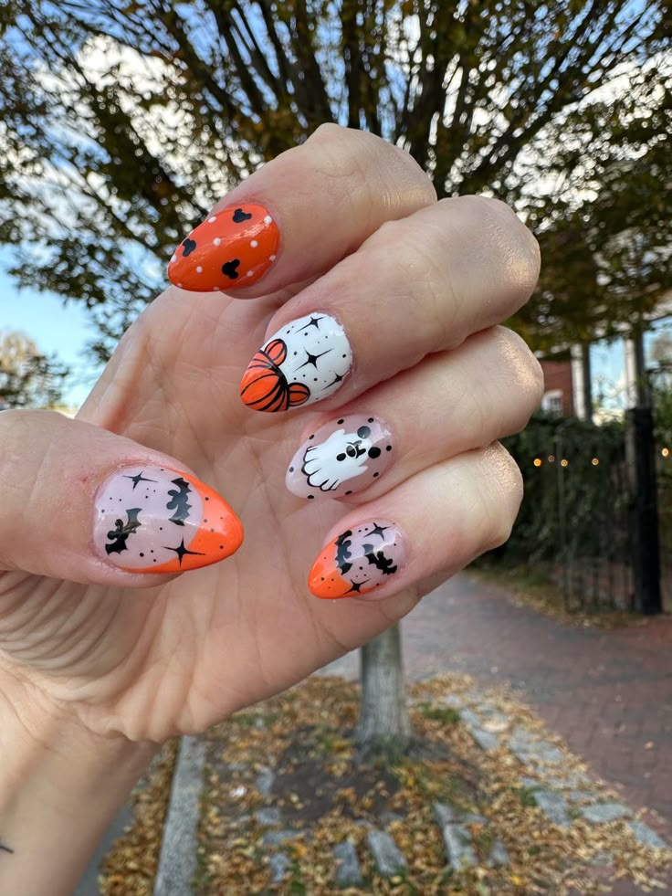 Disney Nail Designs Halloween, Minnie Halloween Nails, Mickey Mouse Pumpkin Nails, Disneyland Nails Halloween, Disney Pumpkin Nails, Halloween Town Nails, Halloween Disney Nails Design, Halloween Mickey Nails, Disney Halloween Nails Acrylic