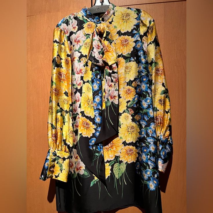 Silk Gucci Dress, Beautiful Floral Pattern, Unlined, Practically Brand New, Size 42 (4-6) Black Silk Gucci Dress, Luxury Multicolor Spring Dresses, Gucci Floral Print Dress For Spring, Luxury Yellow Silk Dresses, Gucci Long Sleeve Silk Dress, Elegant Gucci Cocktail Mini Dress, Gucci Silk Long Sleeve Dress, Gucci Silk Cocktail Dress, Gucci Silk Dress For Cocktail