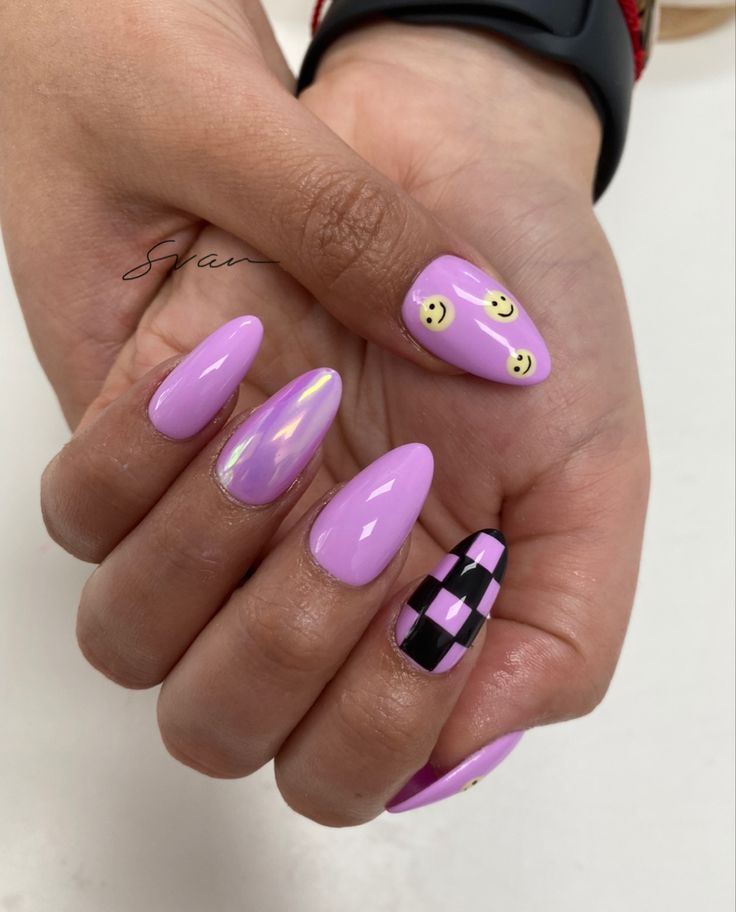 Nail Art With Smiley Face, Lilac Checkered Nails, Purple Smiley Face Nails, Happy Face Nails Art, Purple Checkered Nails, Smile Face Nails, Purple Chrome Nails Design, Smiley Nail Art, Txt Nails