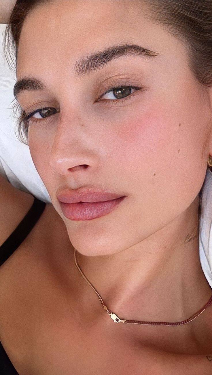 @haileybieber Haley Bieber Lips, Hailey Bieber Clean Makeup, Hailey Bieber Lip Filler, Hailey Bieber Eyebrows, Hailey Bieber No Makeup, Hailey Bieber Nose, Hailey Bieber Face, Hailey Bieber Lips, Hailey Baldwin Aesthetic