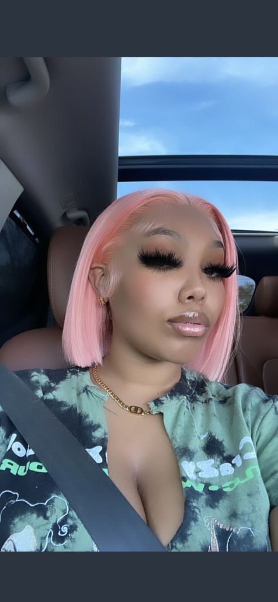 Pink Bob Frontal Wig, Pink Bob Black Women, Frontal Ideas, Bob Middle Part, Pink Bob Wig, Pink Bob, Bob Ideas, Pink Wigs, Frontal Wig Hairstyles