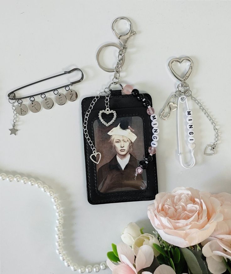 This bias box includes: A photocard holder A keyring A brooch to hang on your bag or jacket The holder is handmade in imitation leather, the beads are in acrylic The keyring and brooch are also handmade with love The photo of the holder is printed in HD with quality photo paper. You can remove the photo easily and put a standard size photocard in it instead. Ideal for decorating your bag or for your keys Careful delivery in bubble envelope Photocard Holder, Bubble Envelopes, Quality Photo, Instagram Inspiration, You Bag, Photo Cards, Keychains, Beaded Jewelry, Envelope