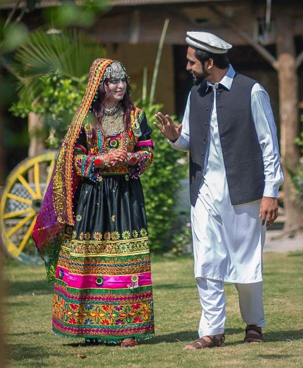 Beautiful Girl is wearing Kpk cultural dress. Afghanistan Culture, Pakistan Culture, Pakistani Traditional, Pakistani Culture, Pakistan Dress, Dresses By Pattern, Gaun Fashion, Pakistani Wedding Dress, Afghan Clothes