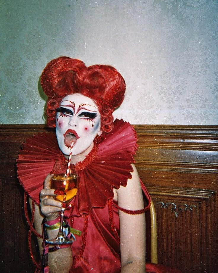 🥤🥤🥤 photo by @thatgirlsussi and @harrycharlesworth for @papermagazine Drag Looks, Drag Makeup, A Clown, Chappell Roan, Club Kids, Rupaul's Drag Race, Drag Queens, Rupaul, Drag Race