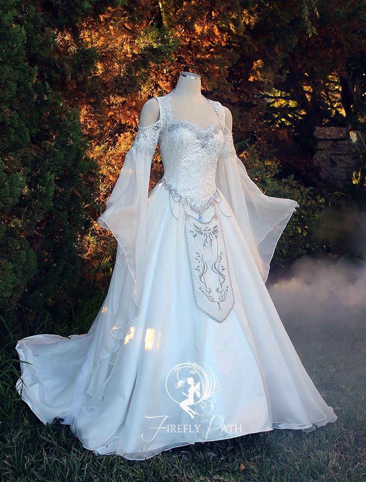 Renassiance Wedding Dress, Winter Wonderland Wedding Dresses, Victorian Formal Dress, Corset Wedding Dress Plus Size, Canna Wedding, Mandalorian Wedding, White Fantasy Dress, Medieval Lifestyle, Winter Princess Dress