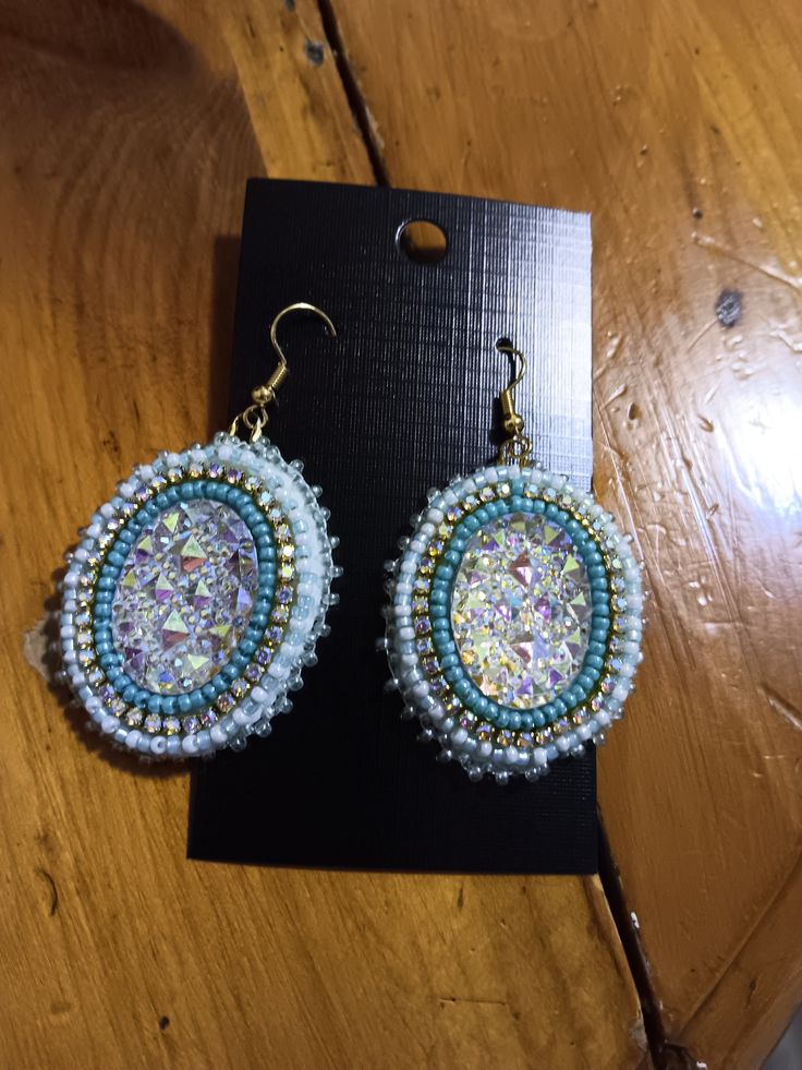 Beautiful set of handmade beadwork earrings, set with iridescent beads and an oval resin cabochon.  These glam earrings are perfect for going out. Resin Cabochon, Beadwork Earrings, Glam Earrings, Oval Earrings, Native American Beading, Oval Earring, Earrings Set, Druzy, Bead Work