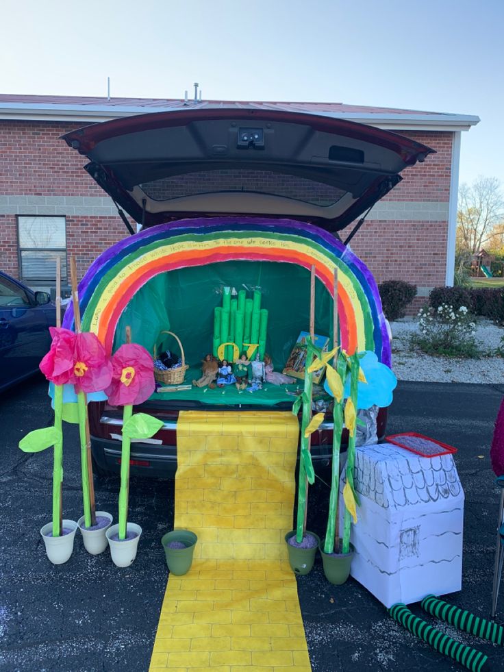 the trunk of a car is decorated with flowers and decorations