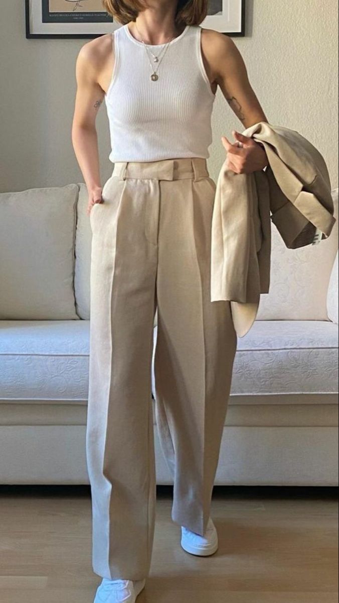 Classy Tomboy Outfits Summer, Preppy Outfits Pants, All White Formal Outfit Women, Outfit Ideas With Beige Pants, Lose Pants Outfit, Beige Pants Outfit Summer, Brown Outfit Summer, Pants Blazer Outfit, Beige Trousers Outfit