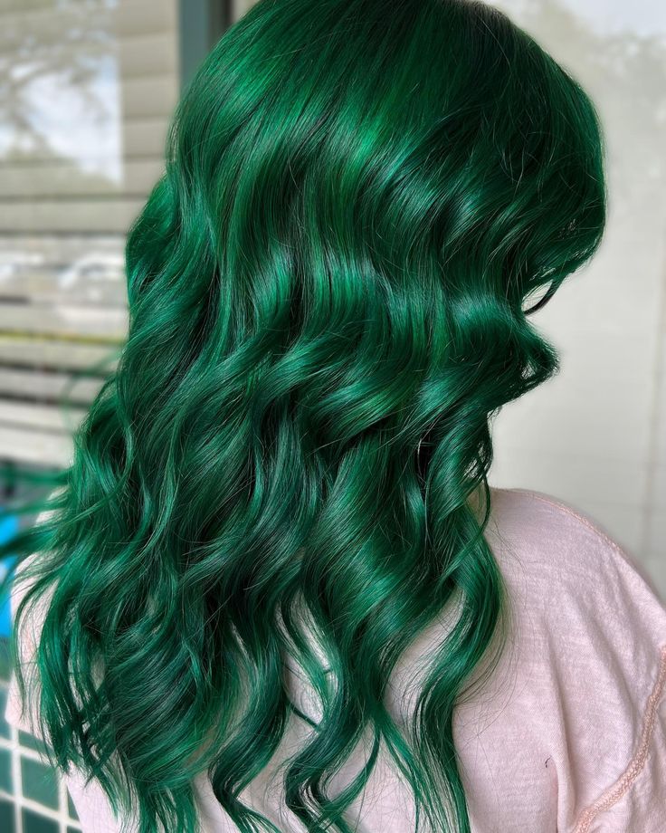 Forest Green Hair Color, Forest Green Hair, Green Hair Color Ideas, Green Hairstyles, Green Hair Color, Emerald Green Hair, Emerald Hair, Color Block Hair, Dark Green Hair