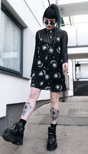 90 Goth Fashion, Casual Goth Fashion, Black Hair Goth, Punk Mode, Style Dr Martens, Casual Goth, Tokyo Street Fashion