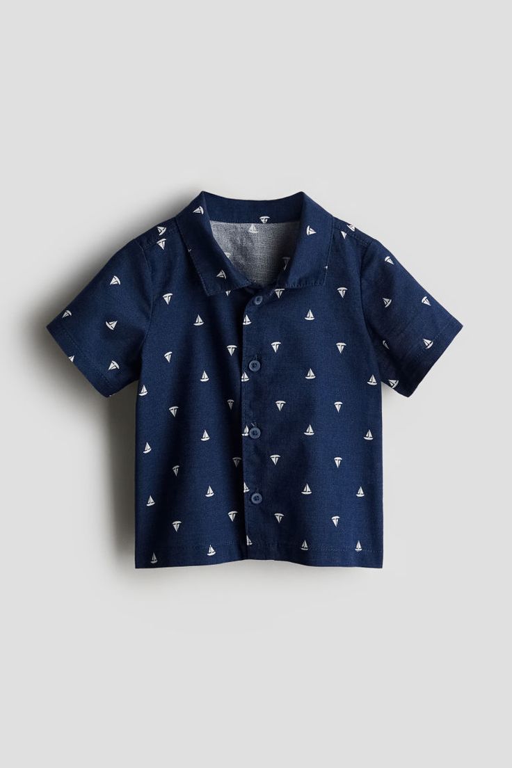 Shirt in airy  woven cotton fabric. Turn-down collar  buttons at front  and short sleeves. Straight-cut hem  slightly longer at back. Lookbook Casual, Active Swimwear, Sailing Boats, Baby Outerwear, Blouse Jeans, Loungewear Jumpsuit, Jean Accessories, Trendy Kids, Sleepwear & Loungewear