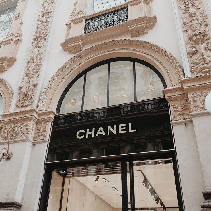 Chanel Building Aesthetic, Chanel Aesthetic Store, Chanel Icons Aesthetic, Chanel Store Aesthetic, Chanel Building, Chanel Background, Aesthetic Chanel, Pinterest Widget, Chanel Aesthetic