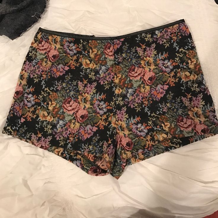 Size Medium. But Can Fit A Small As Well. Forever 21. New With Tags. I Bought Them With The Zipper Broken And Needs To Be Fixed Hence The Price! Super Cute Shorts! They Are Modeled In 4th Pic But Too Small For Me. Great For Coachella! Fitted Floral Print Shorts, Stretch Floral Print Shorts, Fitted Summer Shorts For Night Out, Black Floral Print Shorts, Trendy Fitted Floral Print Shorts, Summer Shorts For Date Night, Stretch Shorts For Date Night In Summer, Forever 21 Bottoms For Summer Night Out, Forever 21 Shorts For Night Out In Spring