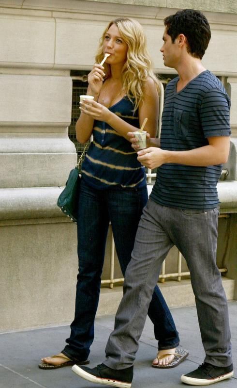 Gossip Girl Serena Outfits, Blake Lively Young, Gossip Girl Outfits Inspiration, Serena Outfits, Blake Lively Gossip, Serena Van Der Woodsen Outfit, Movie Fits, Blake Lively Gossip Girl, Serena Van Der Woodsen Style