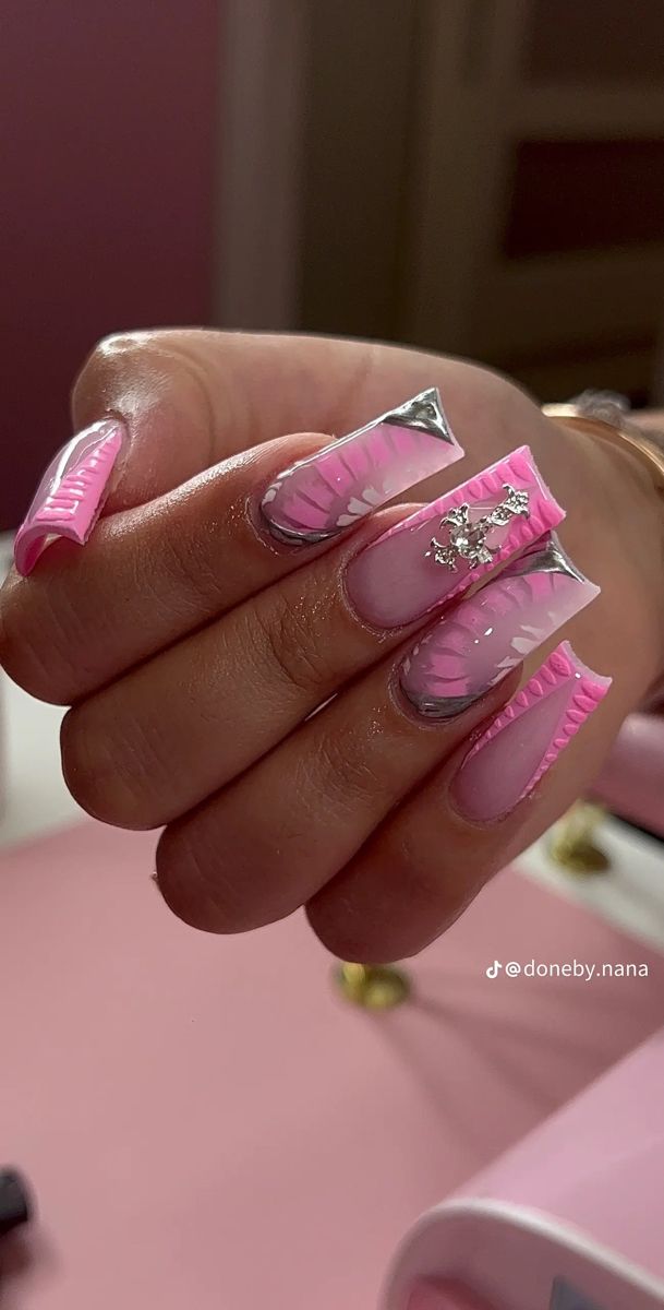 Nail Designs Pink And Gold, Light Pink And Silver Nails Acrylic, Pink And Gray Nails Design, Light Purple And Silver Nails Acrylic, Silver N Pink Nails, Pink And Gray Nails, Pink Nail Sets With Charms, Dining With Friends, Gray Dining Table