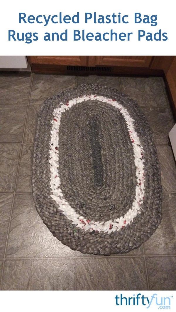 a rug that has been placed on the floor in front of a kitchen counter top