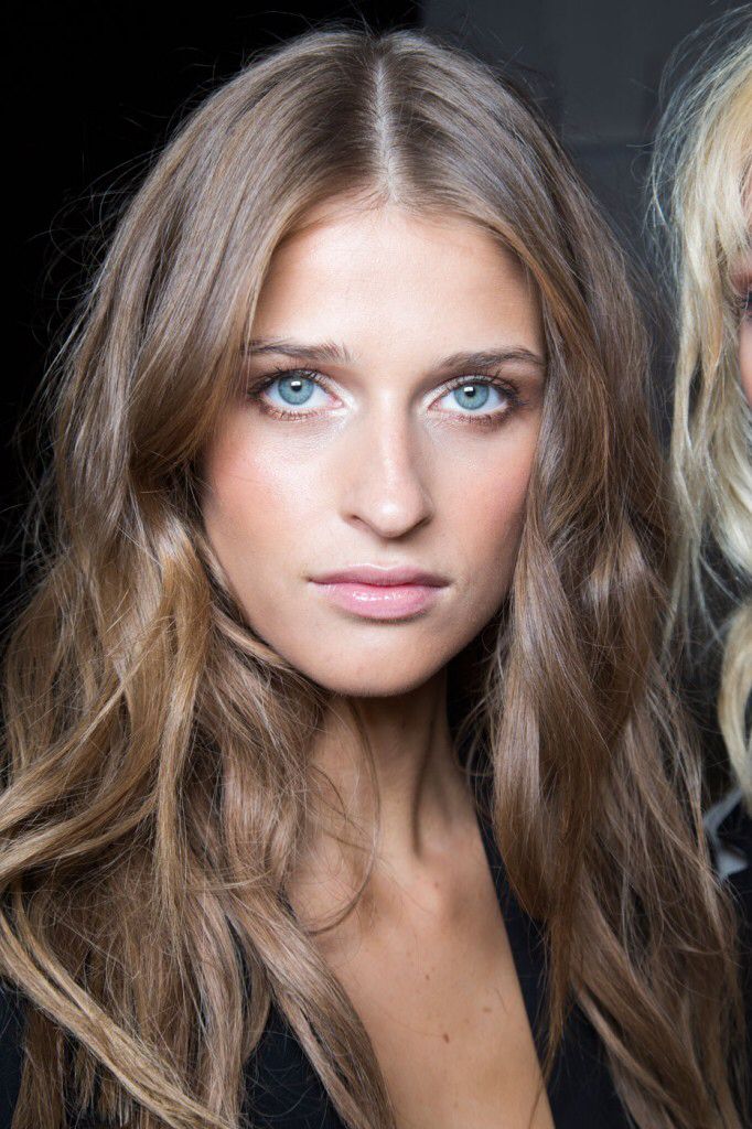 Color Brownish Hair, Sunkissed Hair Brunette, Ashy Hair, Dark Blonde Hair Color, Ash Hair Color, Brown Hair Inspo, Runway Beauty, Polished Hair, Backstage Runway