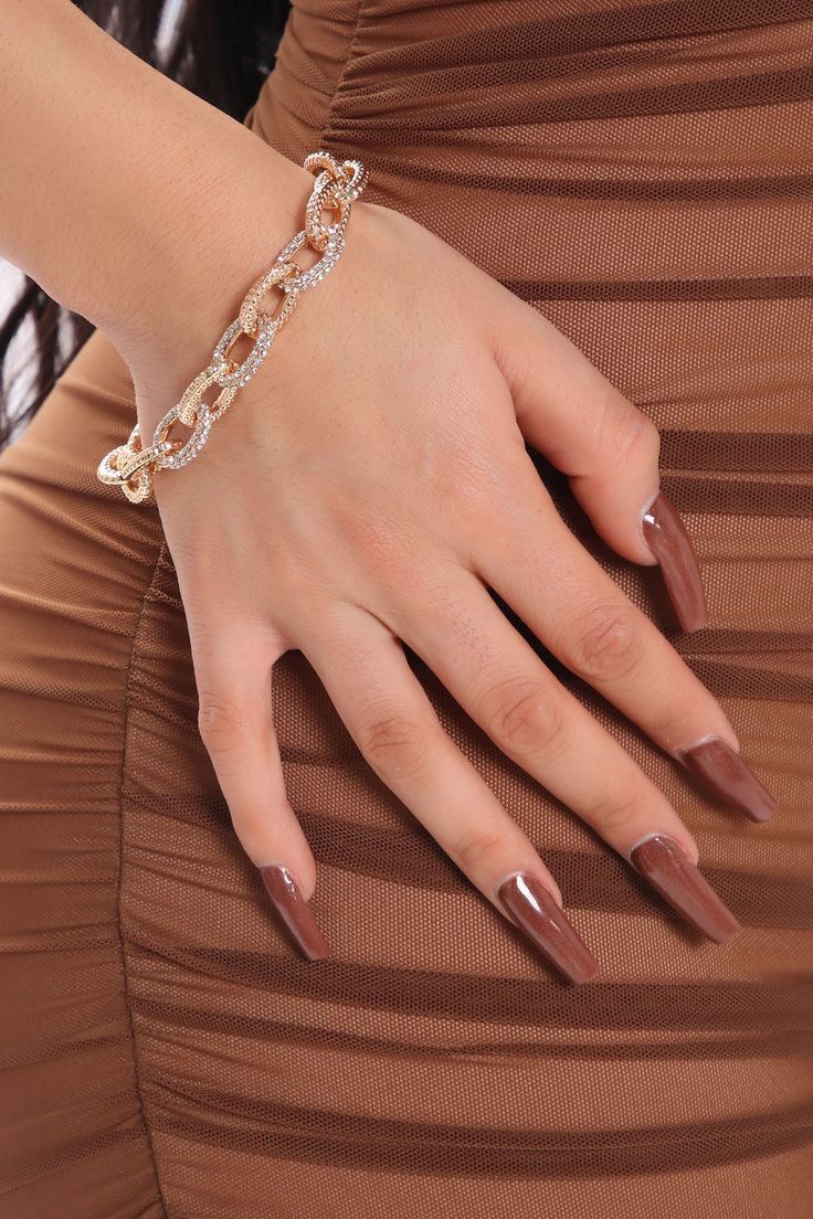 Silver Bracelet Chain, Brown Acrylic Nails, Eyes On Me, Beige Nails, Cute Acrylic Nail Designs, Long Acrylic Nails Coffin, Link Design, Nails Polish, Bracelet Chain