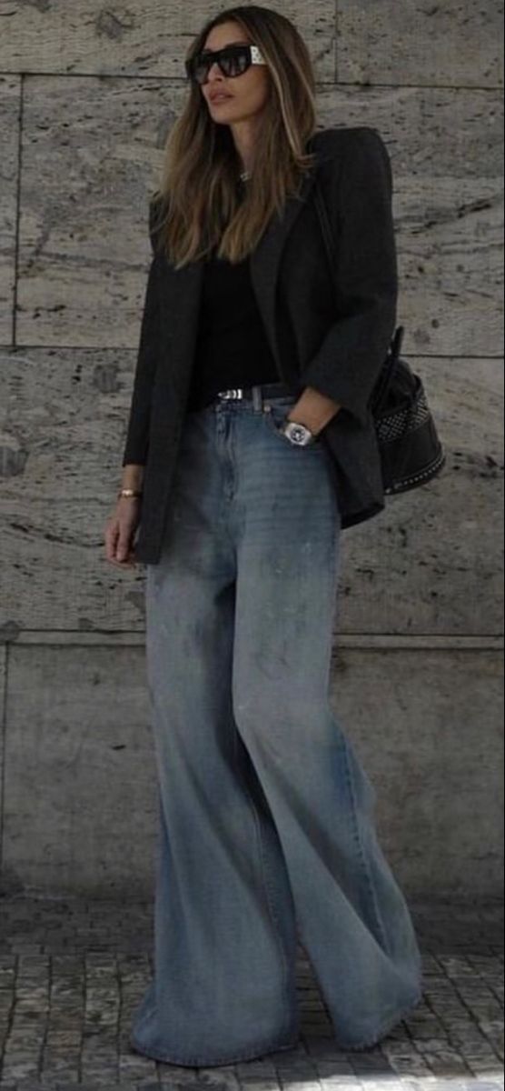 Street Style 2023, Wide Leg Jeans Outfit, Denim Street Style, Casually Chic, Jeans Outfit Winter, Jeans Street Style, Mode Zara, Mode Casual, Style 2023