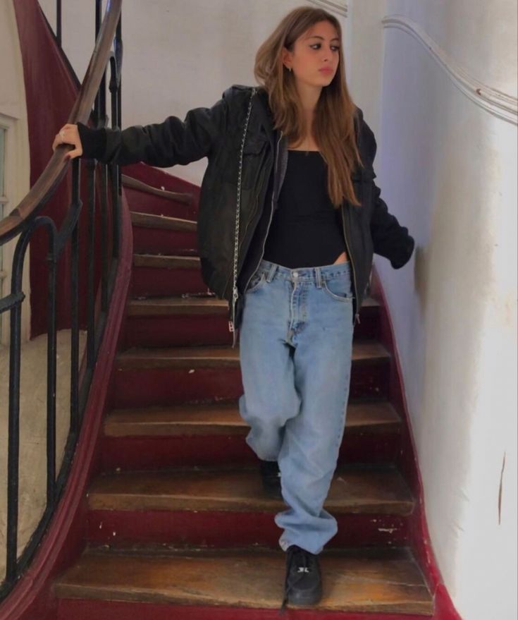 Messy Girl Aesthetic Outfit, Messy Girl Outfit, Rock Girl Aesthetic Outfits, Messy Girl Aesthetic, Rock Girl Aesthetic, Paris Streetwear, Girls Party Outfits, Y2k Girl, Mom Jeans Outfit