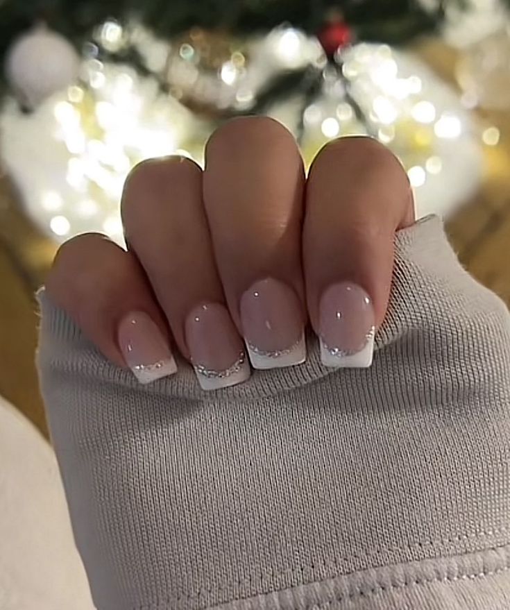 Short Simple Winter Nails, Winter Nails Short Simple, Winter Nails Short, Nails Short Simple, Winter Nails Colors, Simple Winter Nails, French Tip Gel Nails, Gel Nails French, Unghie Sfumate