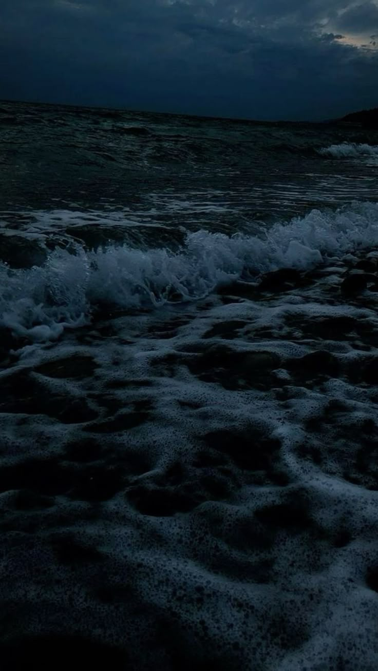 Aesthetic Wallpaper Ocean, Dark Beach, Ocean At Night, Wallpaper Ocean, Beach At Night, Dark Nature Aesthetic, Night Scenery, Pretty Landscapes, Providence Ri