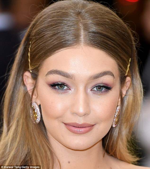 Flawless: Gigi Hadid, 23, looked drop-dead-gorgeous at the Met Gala in a full makeup look by Maybelline New York Gigi Hadid Met Gala 2018 Makeup, Gigi Hadid Makeup Looks, Gigi Hadid Met Gala Makeup, Met Gala Makeup Looks, Gigi Hadid Makeup, Fresh Wedding Makeup, Amazing Wedding Makeup, Budget Makeup, Gorgeous Wedding Makeup