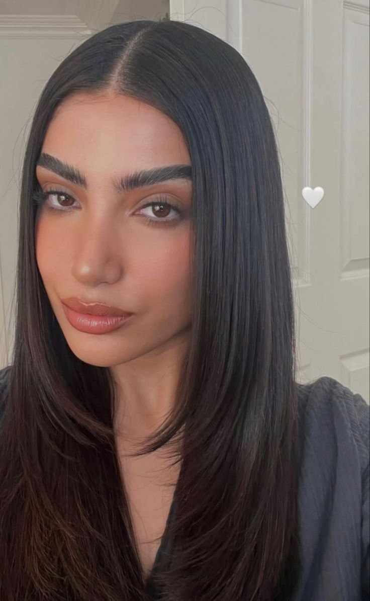 Sagonia Lazarof, Natural Soft Glam Makeup, Straightened Hairstyles, Facial Fitness, Straight Layered Hair, Hairstyles For Wedding, Brown Hair Looks, Facial Toning, Hair Inspiration Long