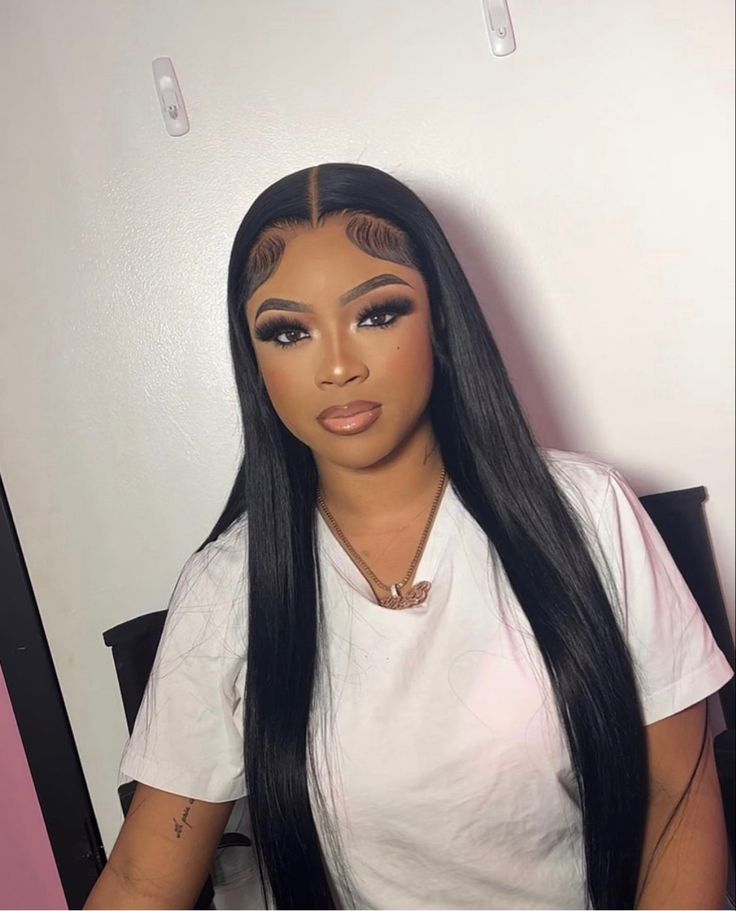 Light Graduation Makeup, Natural Make Up Looks For Black Women, Makeup With Braids, Natural Soft Glam Makeup Black Women, Full Glam Makeup Looks Black Women, Grad Makeup, Prom Styles, Light Skin Makeup, Flawless Face Makeup