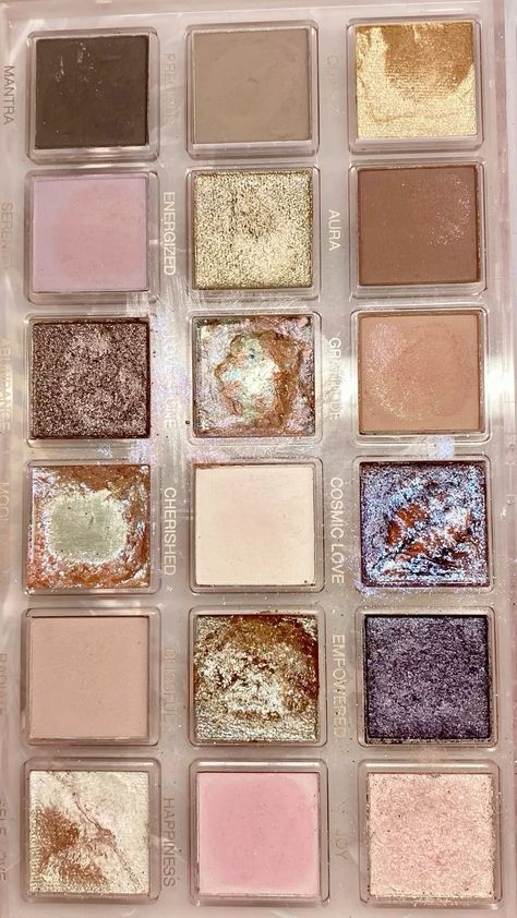 The Best Eyeshadow Palettes, Pink Eyeshadow Palette Aesthetic, Eyeshadow Aesthetic Palette, Aesthetic Makeup Palette, Makeup Palette Aesthetic, Huda Beauty Rose Quartz Palette, Eyeshadow Palette Aesthetic, Cutesy Makeup, Rose Quartz Palette