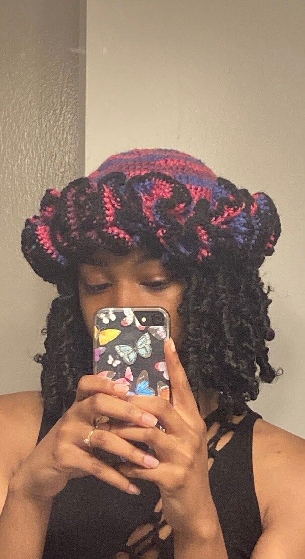 Perfect for the summer! These adorable hats can be made in any color. Lining is optional (see images 1 and 6). Bucket Hat Curly Hair, Hat Curly Hair, Ruffle Scrunchie, Pretty Locs, Crochet Pieces, Crochet Ruffle, Crochet Bucket, Crochet Clothing And Accessories, Crochet Bucket Hat