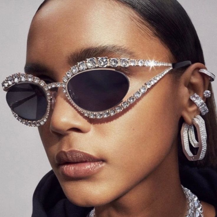 Rhinestone Frame Black Lens One Size Sunglasses Packaged In Bubble Wrap For Shipping 2023 Sunglasses Trends, Sunglasses Shoot, Sunglasses Business, 2022 Sunglasses, Sunglasses Illustration, Aesthetic Sunglasses, Diy Sunglasses, Sunglasses Trend, Sunglasses Aesthetic