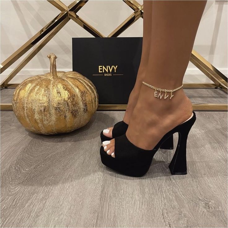 Black Slippers Heels, Dream Shoes Heels, Nice High Heels, Heels Black Women, Outfits With Heels, Ladies High Heel Shoes, Elegant Shoes Heels, Filipino Fashion, Trendy Heels