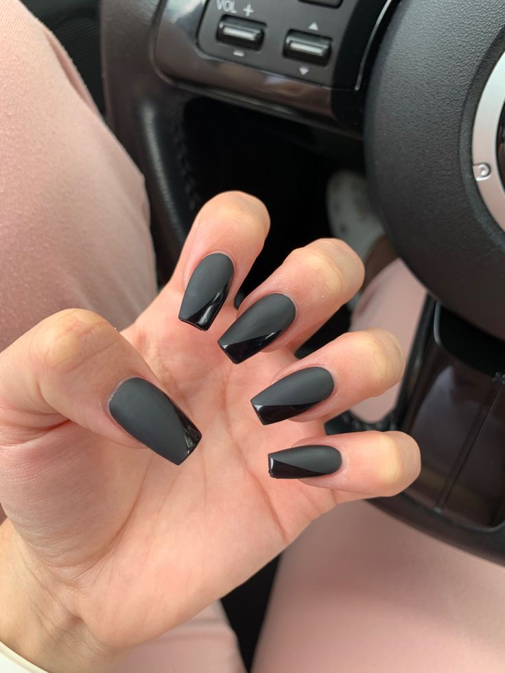 Matte Black Nails With Gloss Tip, Nails Black Matte And Shine, Square Black Matte Nails, Nails Half Matte Half Glossy, Matte And Shine Nails, Old Money Nails Ideas Square, Matt And Shiny Nails, Matt Black Nails With Shiny Tips, Matte And Shiny Black Nails