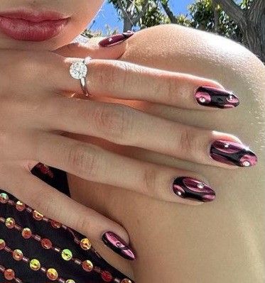 Blackpink Acrylic Nails, Black Pink Nails Designs Kpop, Kpop Nail Art Blackpink, Lisa Nails Blackpink, Jennie Blackpink Nails, Blackpink Nails Designs Kpop, Black Pink Nails Kpop, Lalisa Nails, Nail Art Blackpink