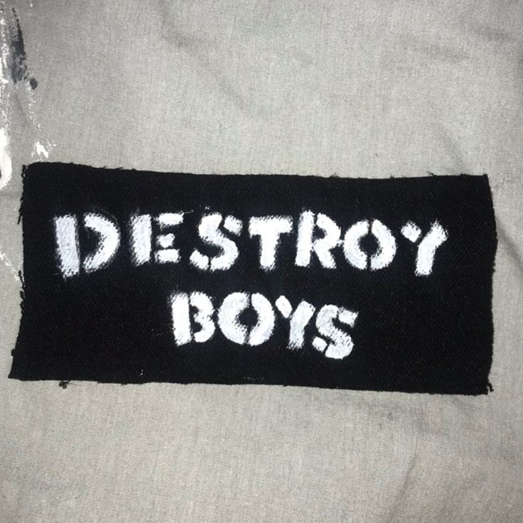 Diy Patch Ideas Punk, Punk Patches Ideas Grunge, How To Make Patches Punk, Crust Pants Patch Ideas, Punk Patch Ideas, Crust Punk Patches, Patch Ideas Punk, Diy Punk Patches, Punk Patches Ideas