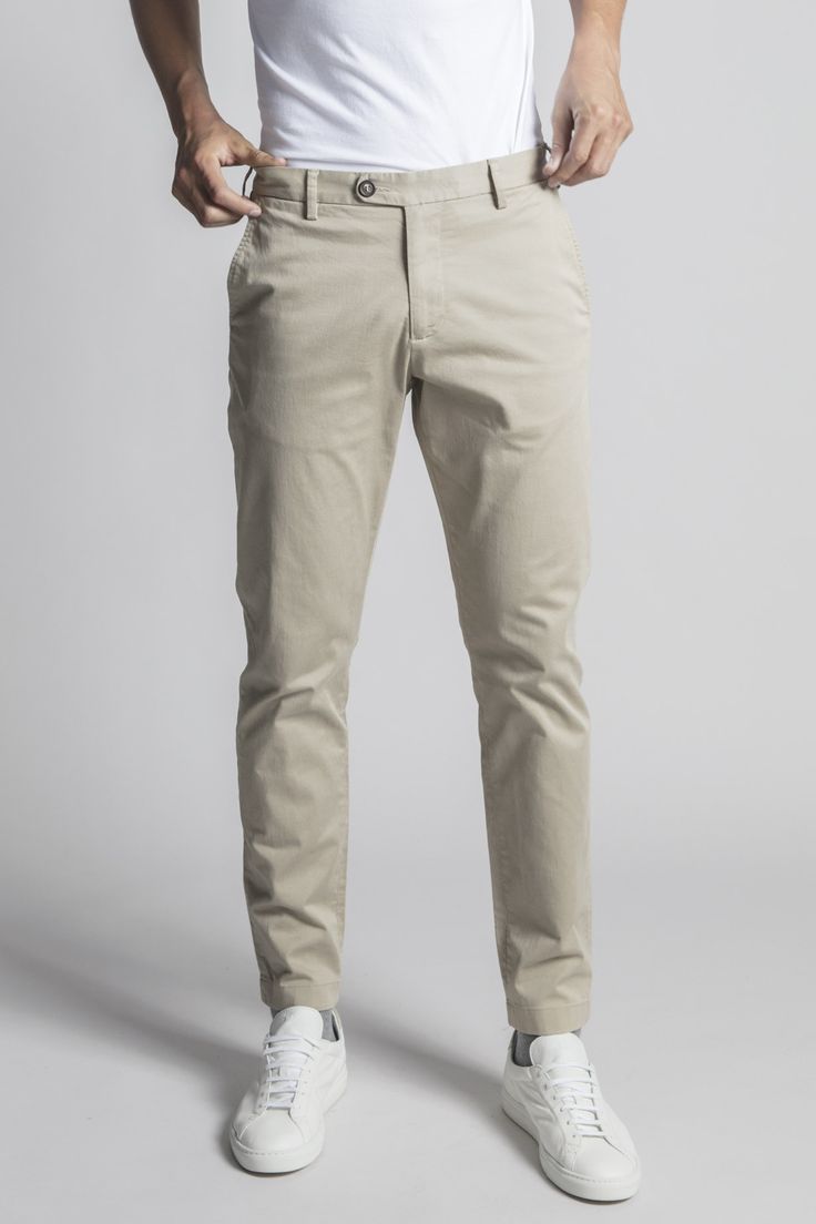 Chinos Men Outfit, Epic Outfits, Men Essentials, Beige Pants Men, Concept Maps, Prenup Shoot, Formal Men, 2019 Style, Beige Chinos