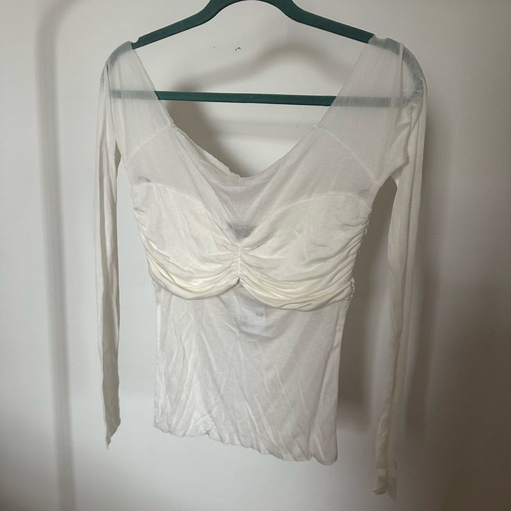 Size Xl But Looks More Like A L Cream Colored Not The Best Quality - That’s Why I Am Selling At Such A Low Point Casual Bandeau Top For Date Night, Trendy Bandeau Tops For Date Night, Summer Party Fitted Tube Top, Fitted Top For Summer Date Night, Fitted Top For Date Night In Summer, Spring Long Sleeve Top With Built-in Bra, Spring Bandeau Top For Night Out, Spring Bandeau Top For Date Night, Strapless Tops For Date Night In Spring