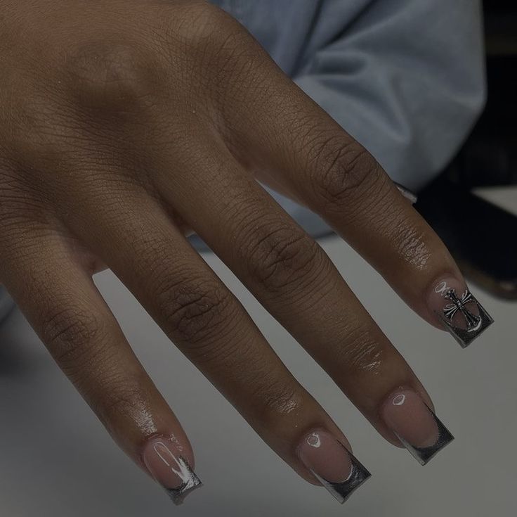 Chrome Nails With Cross, Chrome Heart French Tip Nails, Chrome French Nails Square, Chrome French Tip Nails Square, New York Nails Designs, Chrome Nails Designs French, Grey French Tip Nails, Square Chrome Nails, Silver French Tip Nails