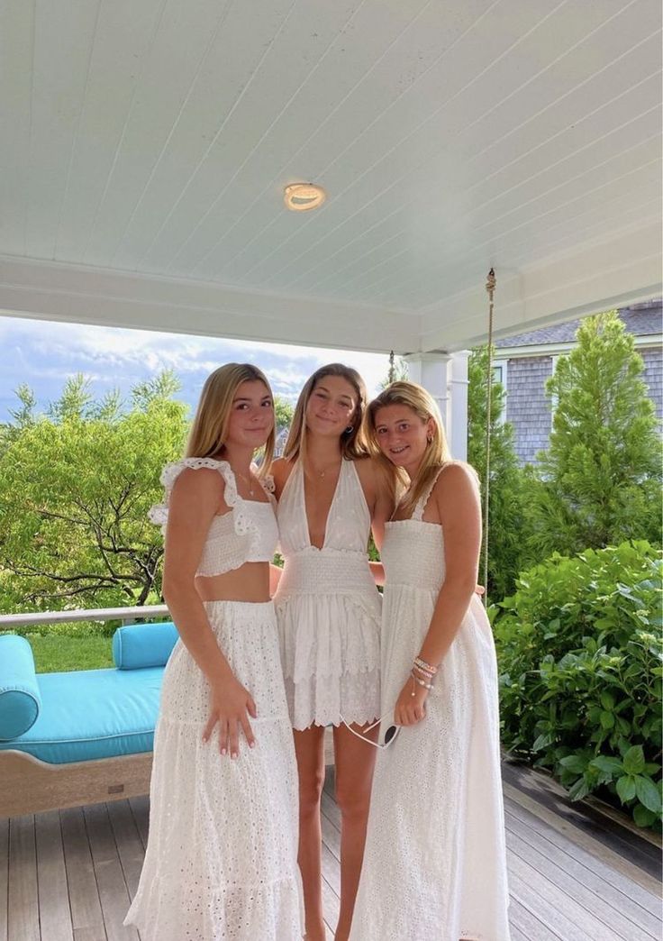 not my picture White Party Aesthetic Beach, Summer Cold Outfits, Travel Outfits For Women, Best Travel Outfits For Women, Shotting Photo, Looks Party, Travel Outfits, Unforgettable Memories, Outfits For Women